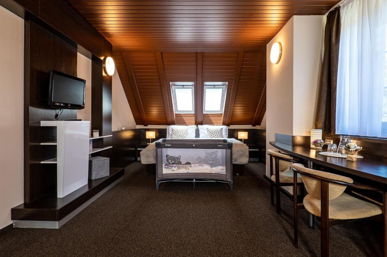Wellness Hotel Pod Kycmolem ฮอร์นีลอมนา ภายนอก รูปภาพ