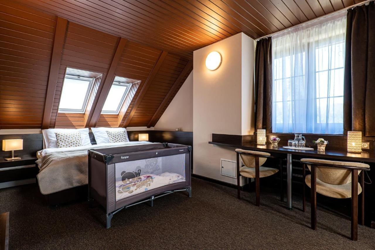 Wellness Hotel Pod Kycmolem ฮอร์นีลอมนา ภายนอก รูปภาพ
