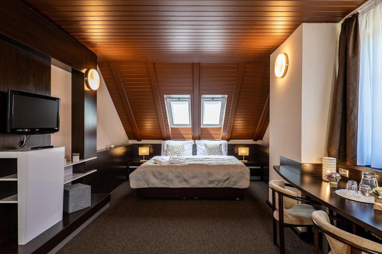 Wellness Hotel Pod Kycmolem ฮอร์นีลอมนา ภายนอก รูปภาพ