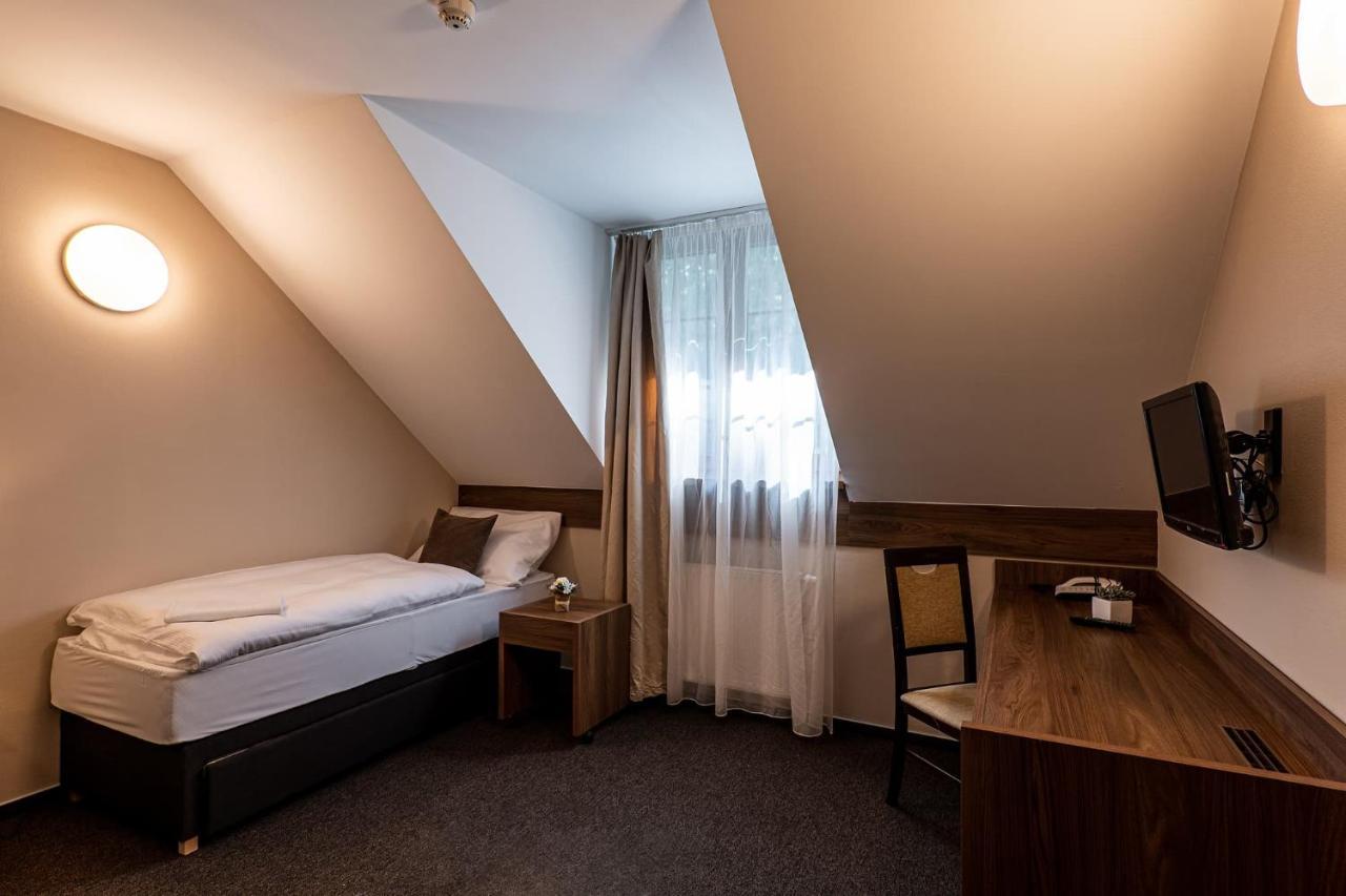 Wellness Hotel Pod Kycmolem ฮอร์นีลอมนา ภายนอก รูปภาพ